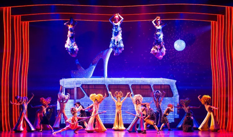The Adventures of Priscilla, Queen of the Desert review Life's a