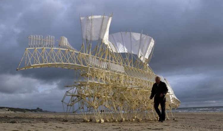 THE STRANDBEEST ARE COMING!