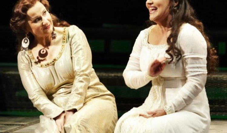 THE LOVE OF THE NIGHTINGALE