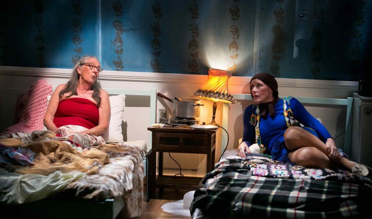 GREY GARDENS