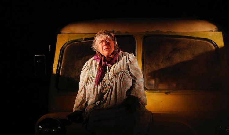 THE LADY IN THE VAN - MELBOURNE