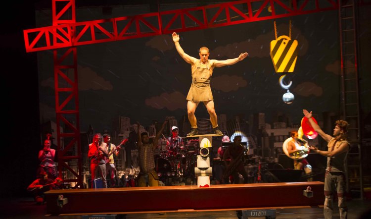 CIRCUS OZ - CRANKED UP